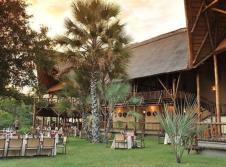 Three Cities Thorntree River Lodge リビングストン エクステリア 写真