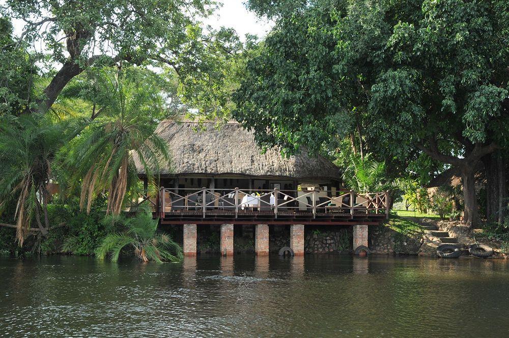 Three Cities Thorntree River Lodge リビングストン エクステリア 写真