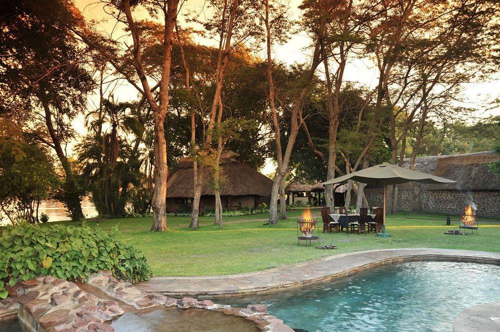 Three Cities Thorntree River Lodge リビングストン エクステリア 写真