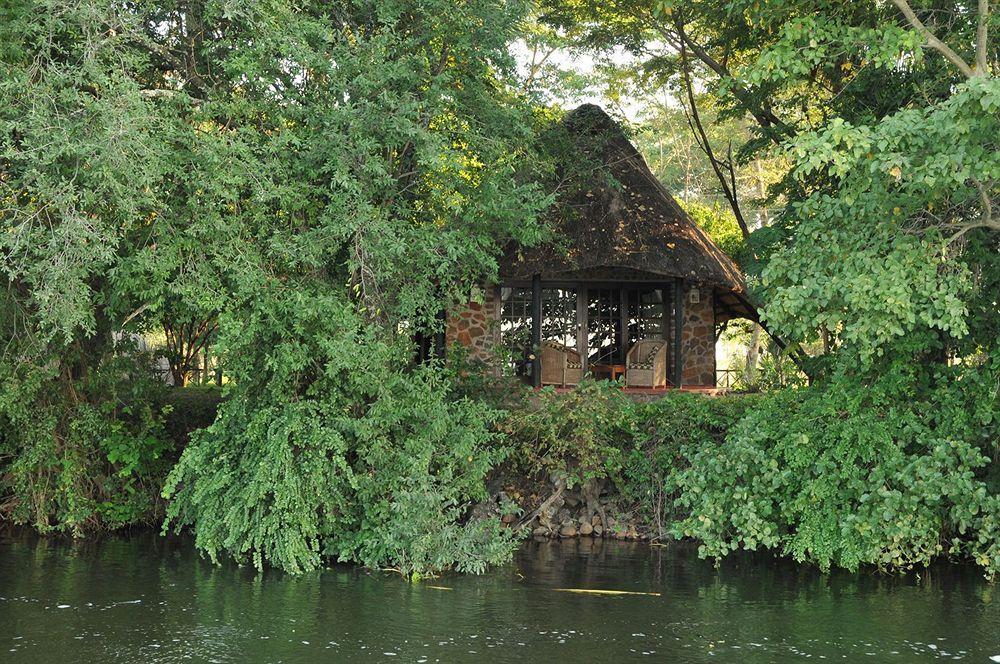 Three Cities Thorntree River Lodge リビングストン エクステリア 写真