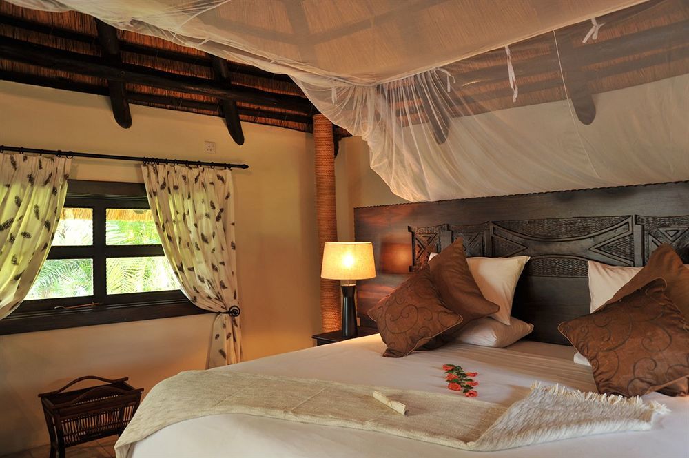 Three Cities Thorntree River Lodge リビングストン エクステリア 写真